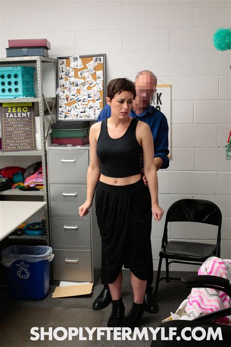 BIG ASS SHOPLYFTER PORN @ Butt Mix.